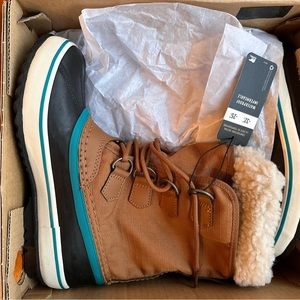 SORRL (SIZE 6) “WINTER CARNIVAL” BOOTS